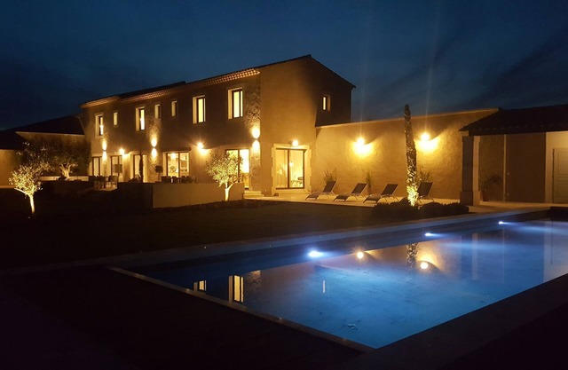 Contemporary Provencal farmhouse near Avignon and St Rémy de Provence, Alpilles