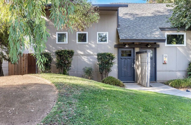 Contemporary River Park Condo 3 Bed/2 bath Garage