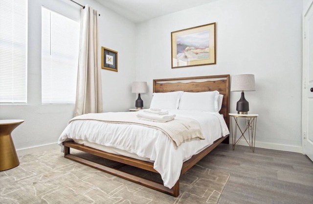 Contemporary Studio | $1600/month | Full Kitchen + Queen Bed