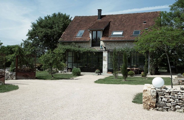 Contemporary style house and regional 1km from the Gulf of Padirac