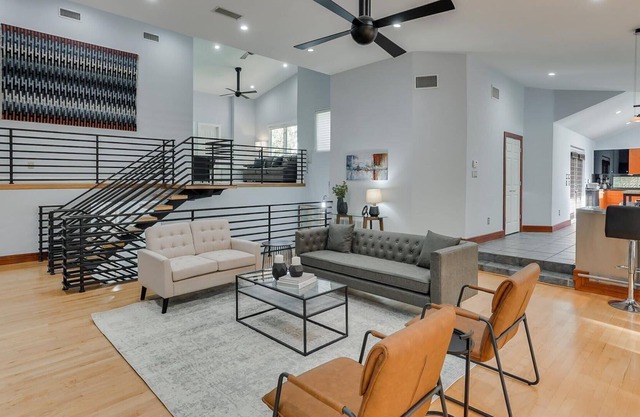 Contemporary Tri-level Home Close to Downtown