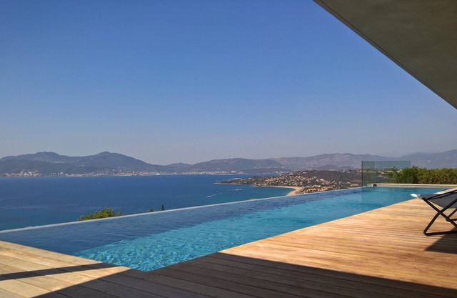 CONTEMPORARY VILLA EXCEPTIONAL VIEW
