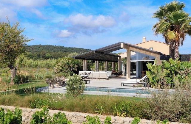 Contemporary Villa rental for 10 people near St Tropez,