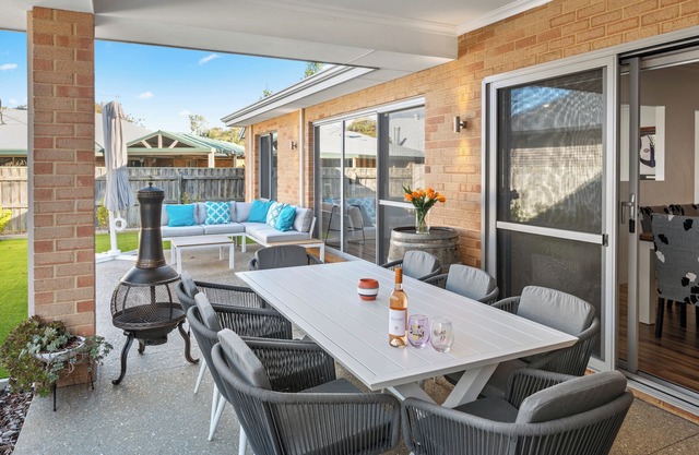 CONTEMPORY & FUN-FILLED COASTAL ESCAPE IN BEACHSIDE QUINDALUP