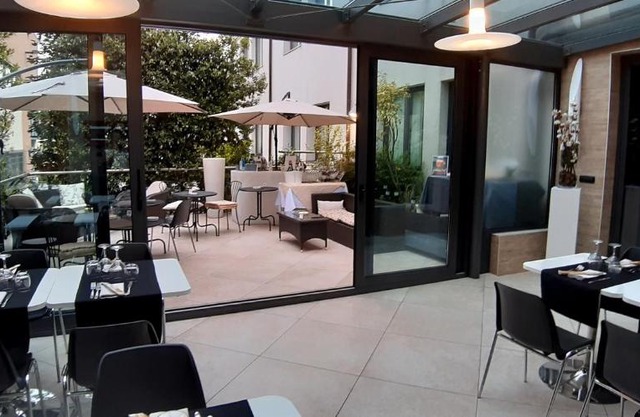 Continental Urban Art Hotel