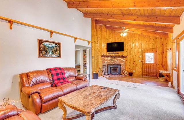 Convenient Running Springs Home - Dogs Welcome!