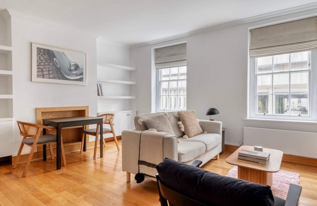 Convenient St James 1BR, near Bars, Cafes & Station, by Blueground