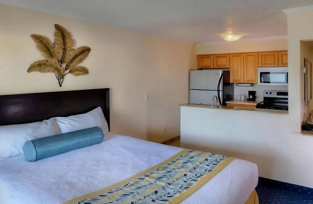 Convenient Stay in Florida! Private Balcony + Living Area | Free Parking + Pool