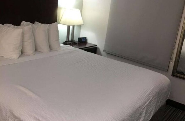 Convenient Stay Near LAX – Close to Venice Beach, Hollywood & Disneyland