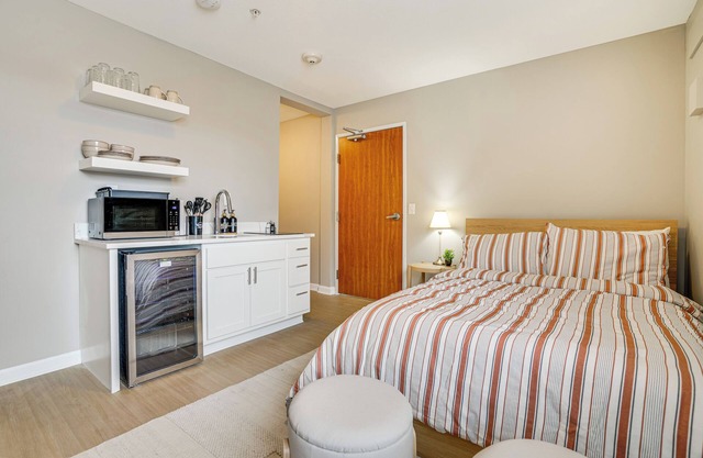 Convenient Studio Stay: Easy Access to Twin Cities