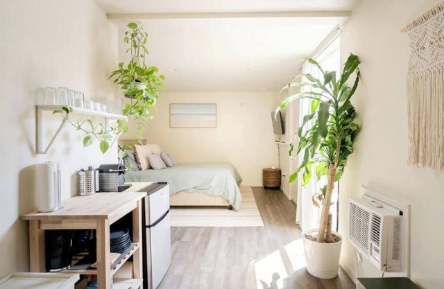 Convenient Studio w/Queen bed - Prime Location in Little Italy!