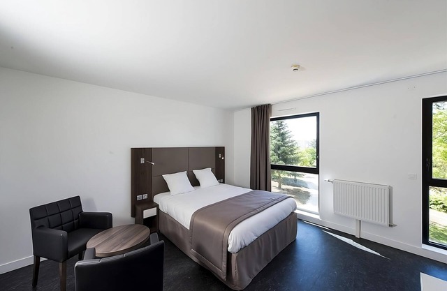 Conveniently Located Room for Comfortable University Stays