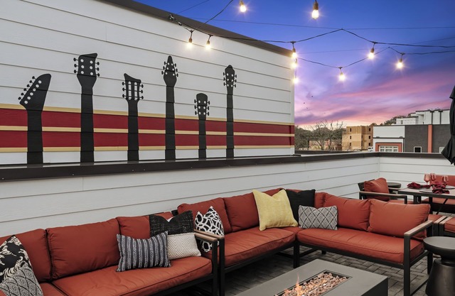 Cool 4-bedroom townhome in charming Nashville