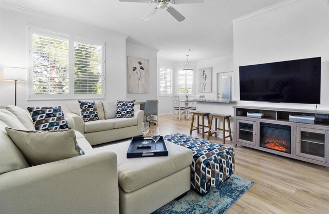 Cool off in the Pool |King Master |Renovated |Gym |BBQ |Close to Downtown Gilbert Hiking & Golf