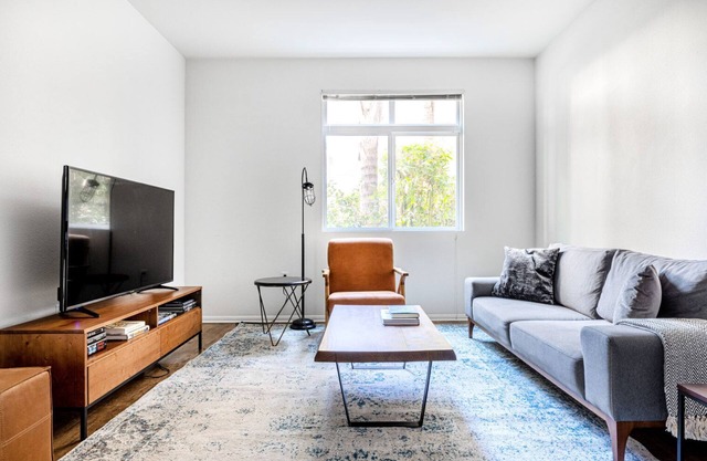 Cool Playa del Rey 1BR w/W/D, Gym, Pool, near beach, by Blueground