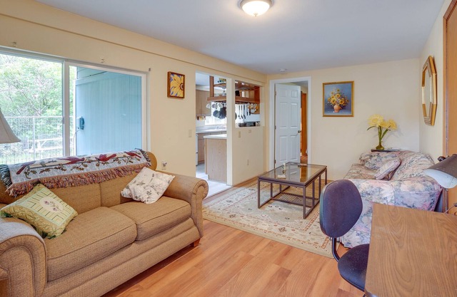 Coos Bay Apartment: Hiking Trail + Creek Access!