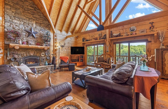 Copper Canyon - Luxury Lodge located on Private Lake