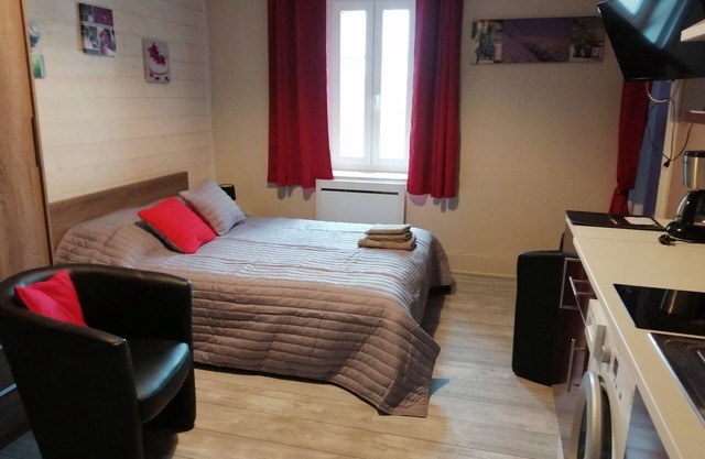 Coqué Studio Meublé Jolie Vue, au Calme, 300m des Thermes