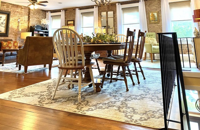 Cora Leigh’s Retreat-Exquisite Condo with Downtown H’ville at your front door!