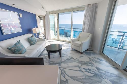 Corner condo w 180 ocean views & pools