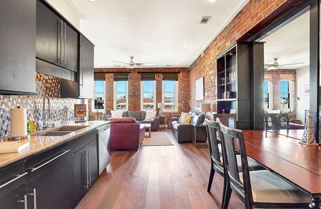 Corner View Broughton Penthouse with FREE Reserved Parking