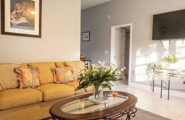 ~Cornerstone Casa Sleeps 12 Ample Parking~
