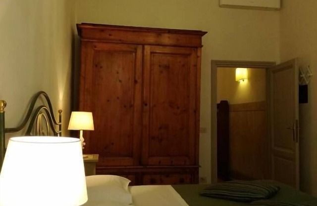 Corsini Apartment with terrace, historic building in the old center with lift