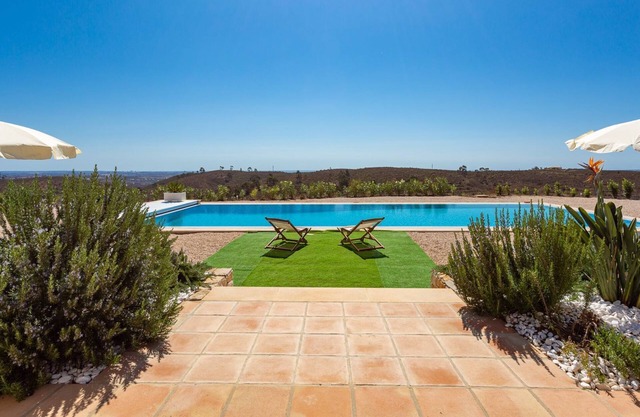 Corte Velada Guest House - Room 2 by LovelyStay