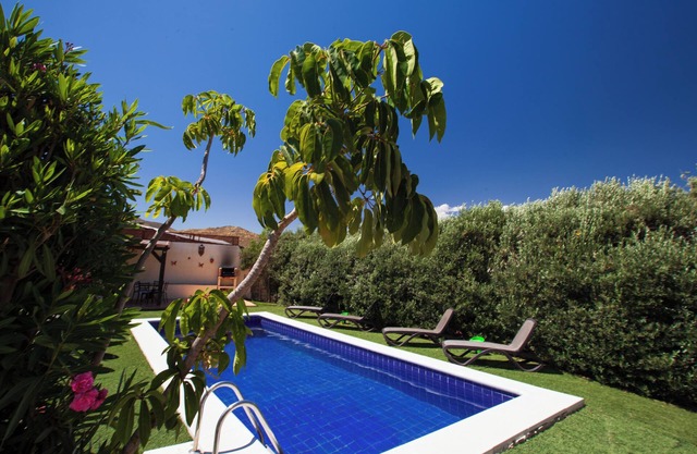 Cortijo with sea/mountain views, eight minute drive from Salobrena, private pool