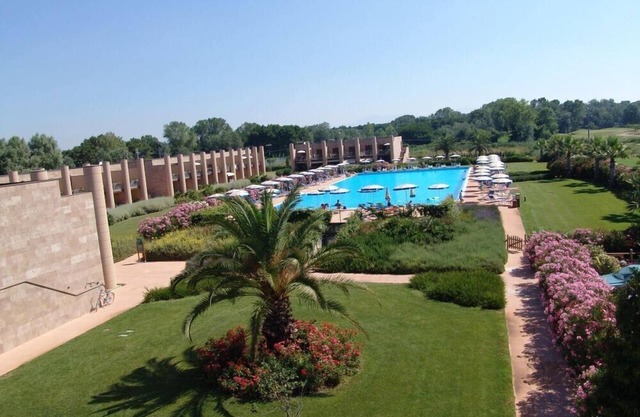 COSMOPOLITAN VILLAGE APARTMENT