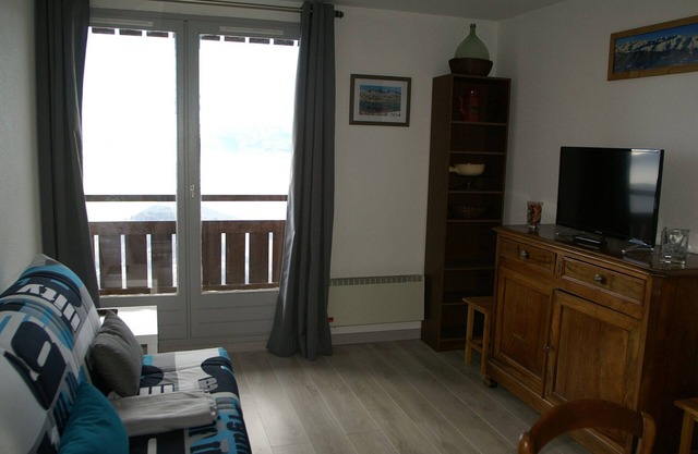 Cosy 2-bedroom apartment with balcony, equipped kitchen, pet-friendly