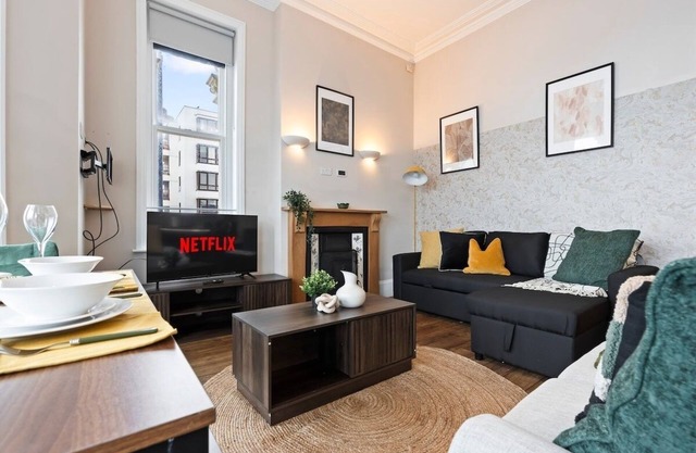 Cosy 2 bed in Worthing - Sea Views - Balcony