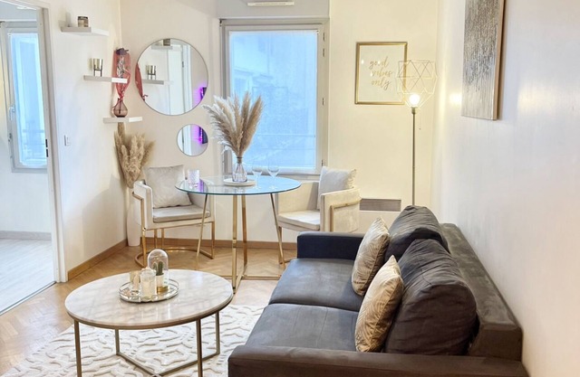 Cosy 2-room apartment downtown, 1 minute from the train station