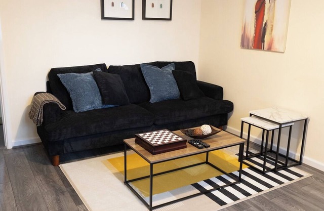 Cosy 3-bed house - Bradley Stoke - Free parking -Fast internet -Self-checkin