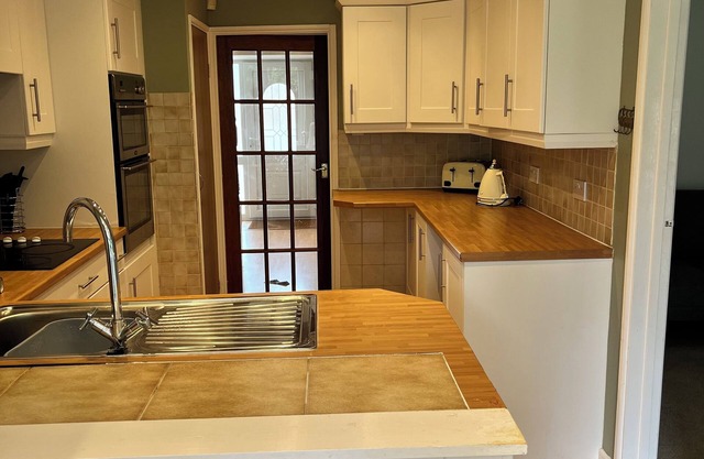 Cosy 3 Bed House, Kidlington, Oxford, Blenheim, Cotswold With Private Parking