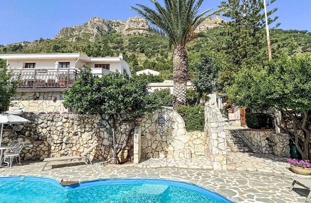 Cosy apartment for 7 people with A/C, WIFI, pool, TV and balcony