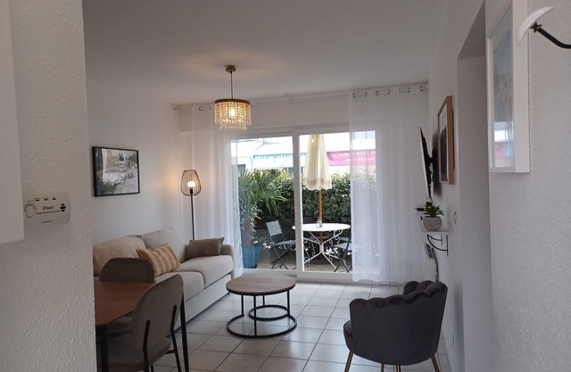 Cosy and bright 150 M from the beach