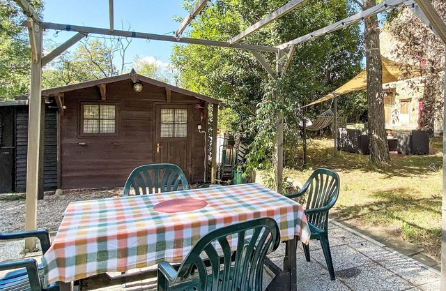 Cosy apartment for 5 people with WIFI, patio and pets allowed