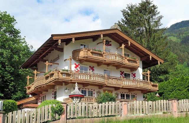 Cosy apartment for 12 guests with WIFI, TV and patio
