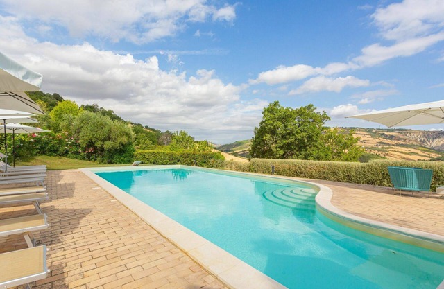 Cosy apartment in villa for 5 people with pool, WIFI, TV, terrace, pets allowed and parking