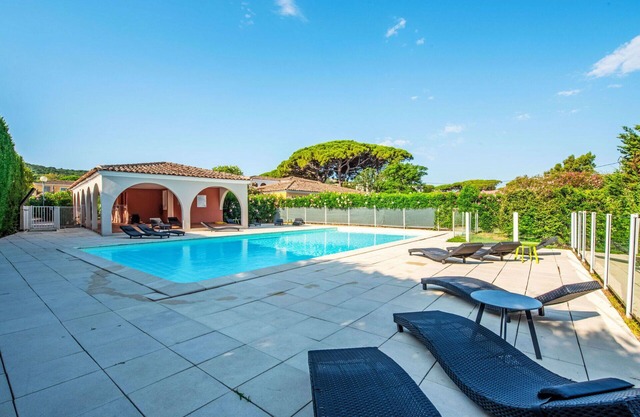 Cosy apartment for 4 guests with A/C, WIFI, pool, TV, patio and pets allowed