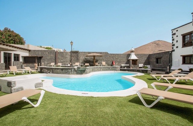 Cosy Apartment "5" with Terrace, Community Pool & Wi-Fi