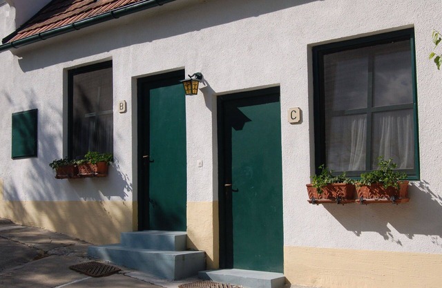 Cosy apartment for 3 guests with WIFI, TV, terrace and parking