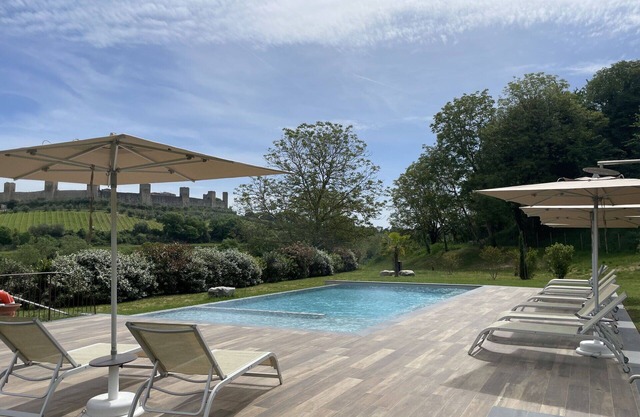 Cosy apartment for 2 guests with WIFI, A/C, pool, TV and pets allowed, close to Siena