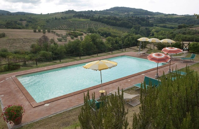 Cosy apartment for 4 people with pool, WIFI, A/C, pets allowed and panoramic view