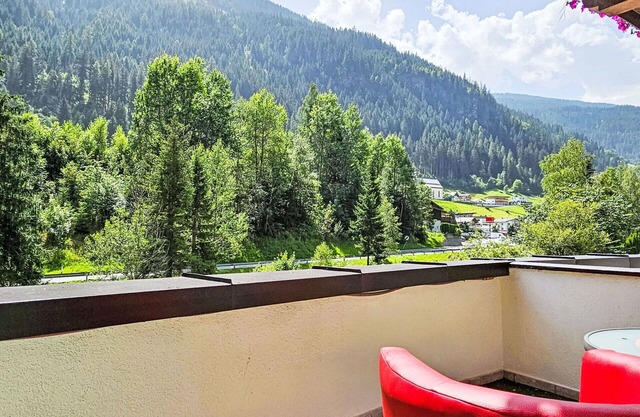 Cosy apartment for 10 guests with WIFI, TV and terrace