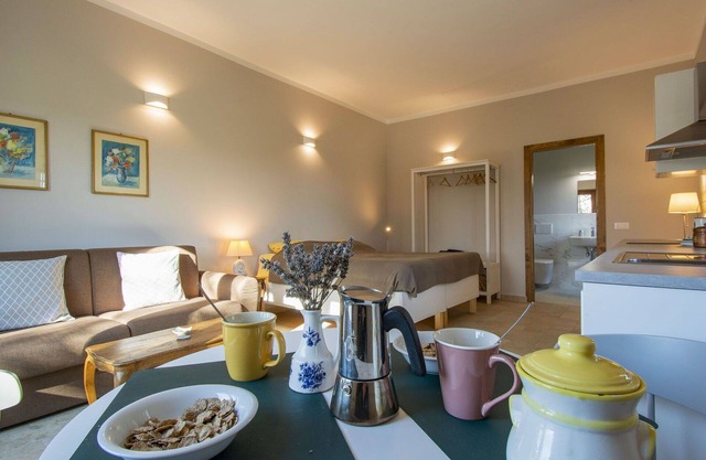 Cosy apartment for 2 guests with A/C, pool, WIFI and pets allowed