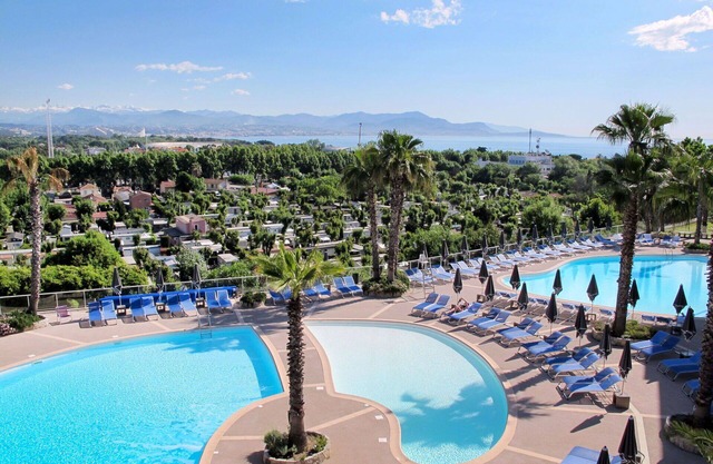 Cosy apartment for 2 people with pool, A/C, WIFI, TV, balcony and pets allowed