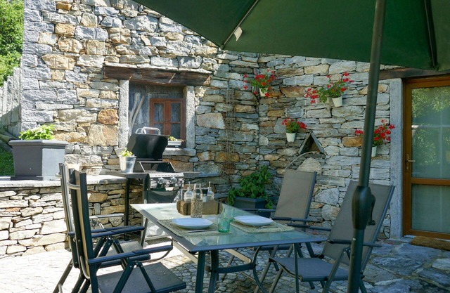 Cosy apartment for 3 people with WIFI, TV and patio