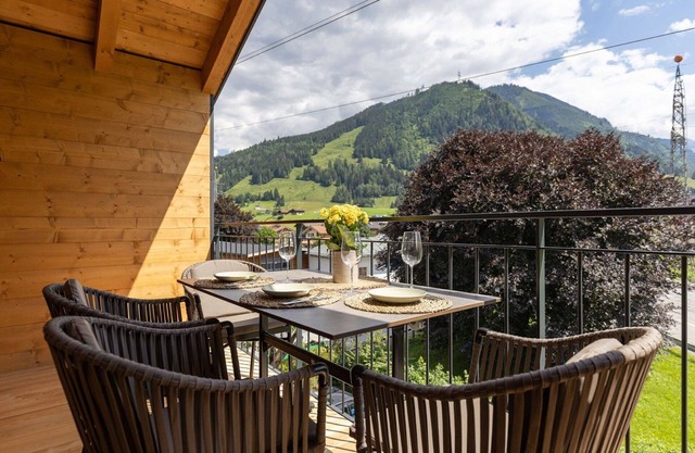 Cosy apartment for 4 guests with WIFI, TV, balcony, pets allowed and panoramic view
